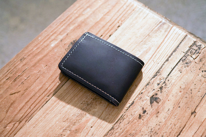 Leather Bifold Minimalist Wallet - Black Crimson
