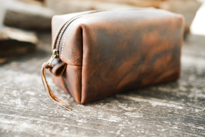 LEATHER TOILETRY BAG - Coffee Brown