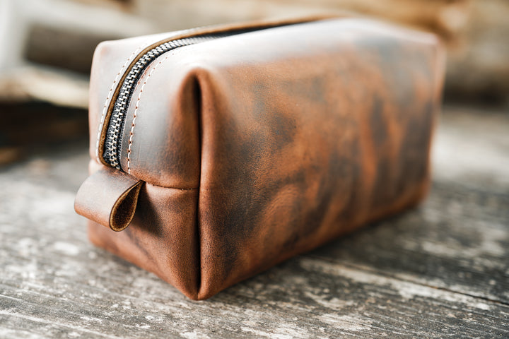 LEATHER TOILETRY BAG - Coffee Brown