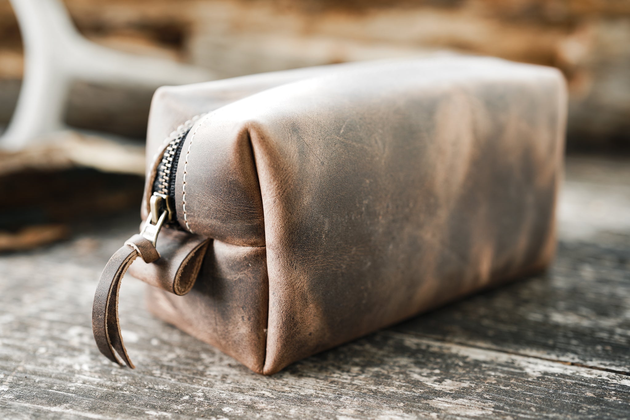 LEATHER TOILETRY BAG Concrete Chapter House Leather